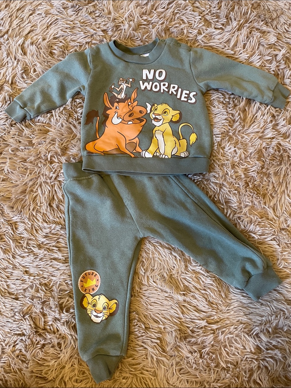 Disney Green Lion King 'No Worries' Sweatshirt & Joggers Set Pre-loved 12m